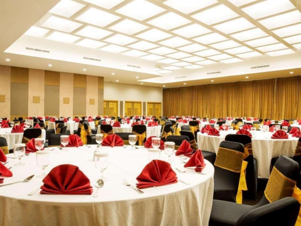 Lemo Hotel Serpong Тангеранг Экстерьер фото