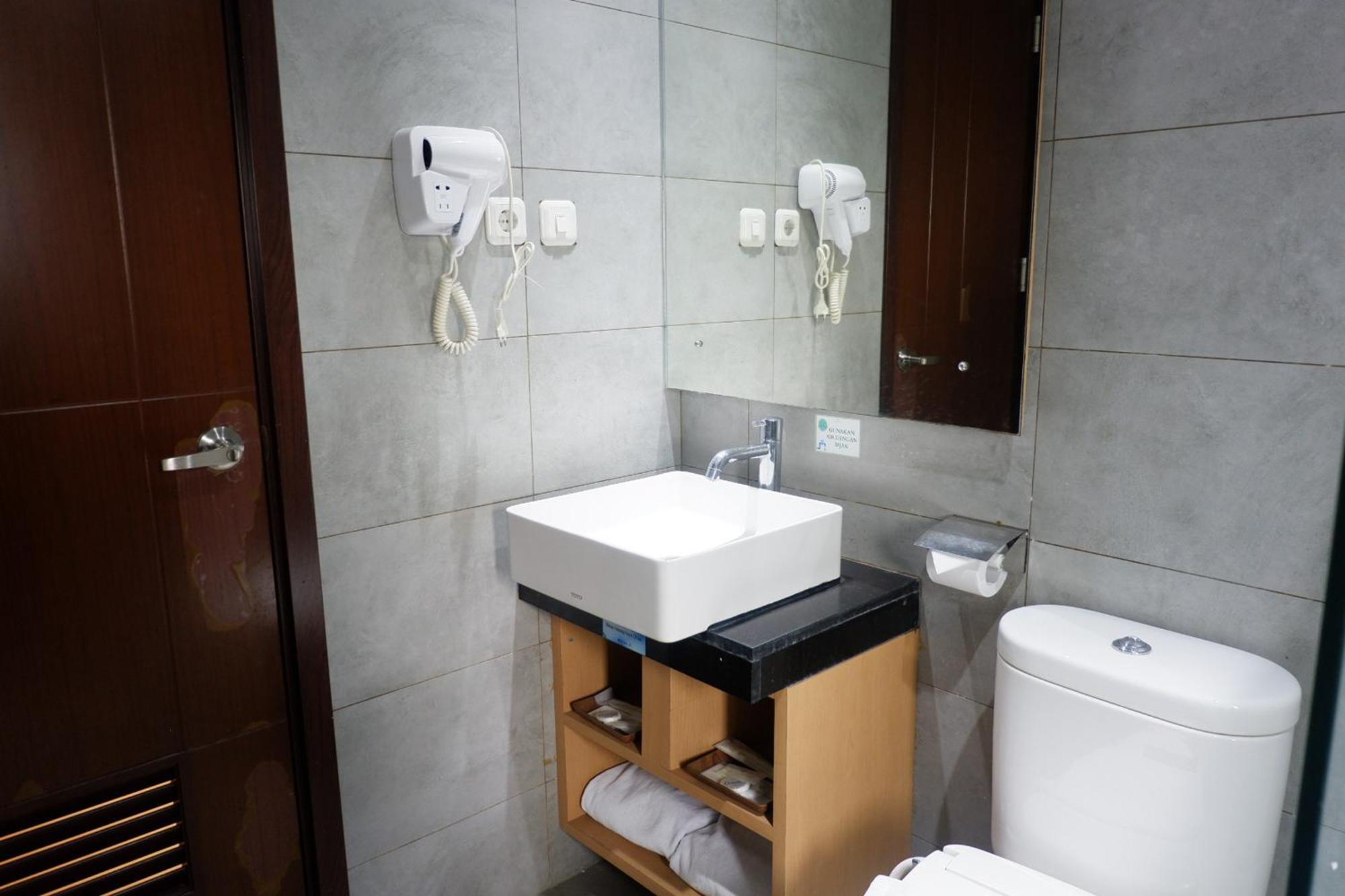 Lemo Hotel Serpong Тангеранг Экстерьер фото