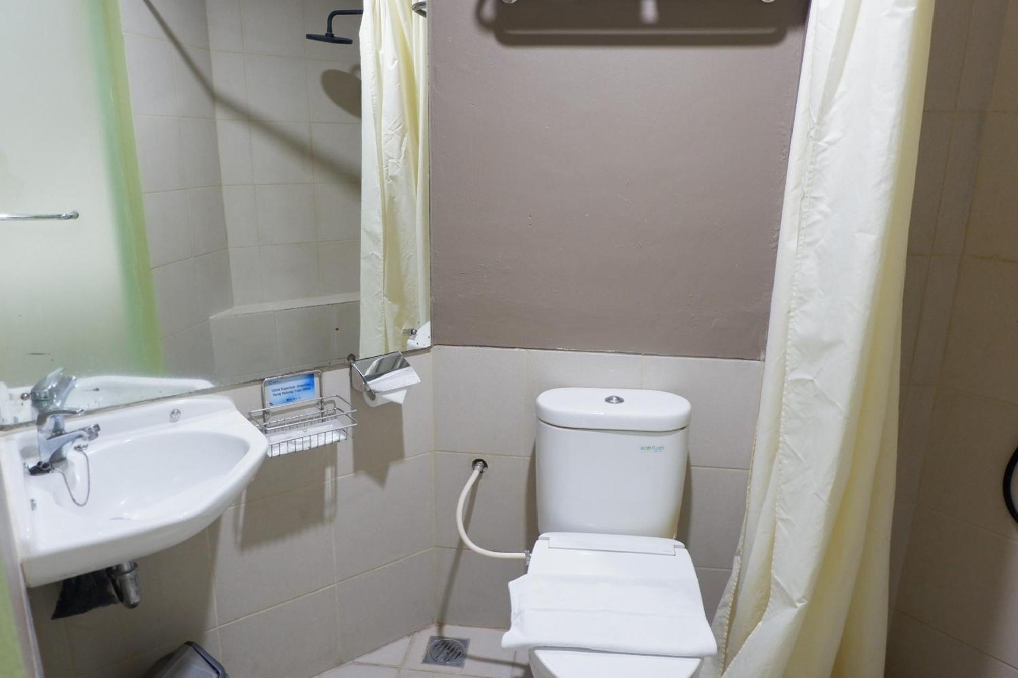 Lemo Hotel Serpong Тангеранг Экстерьер фото