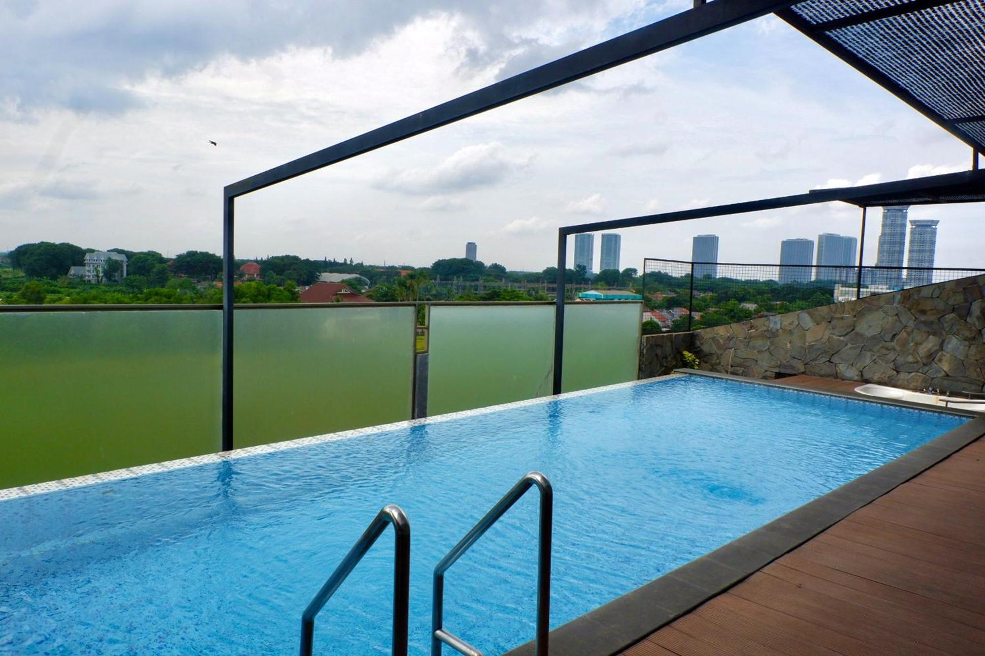 Lemo Hotel Serpong Тангеранг Экстерьер фото