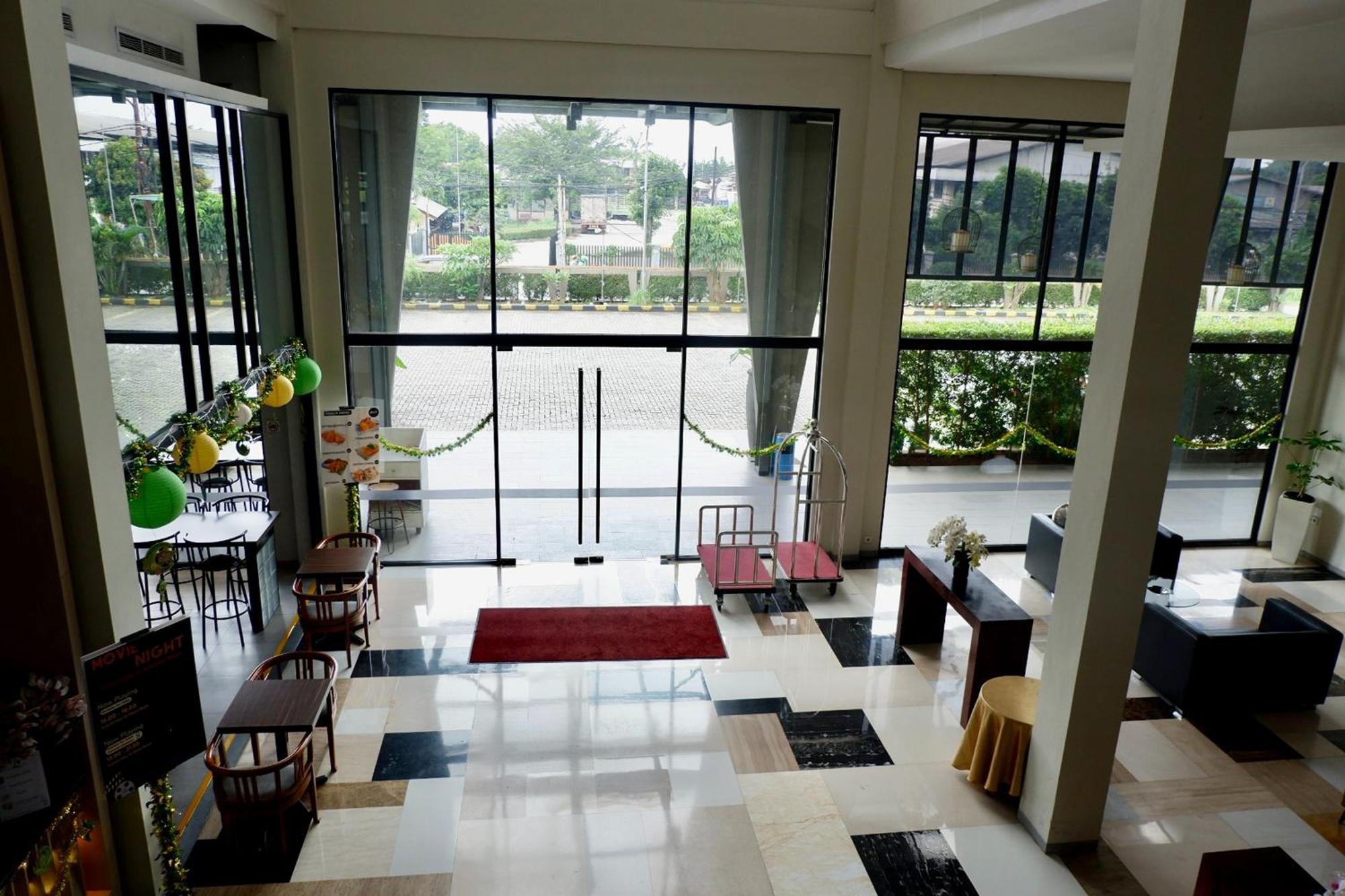 Lemo Hotel Serpong Тангеранг Экстерьер фото