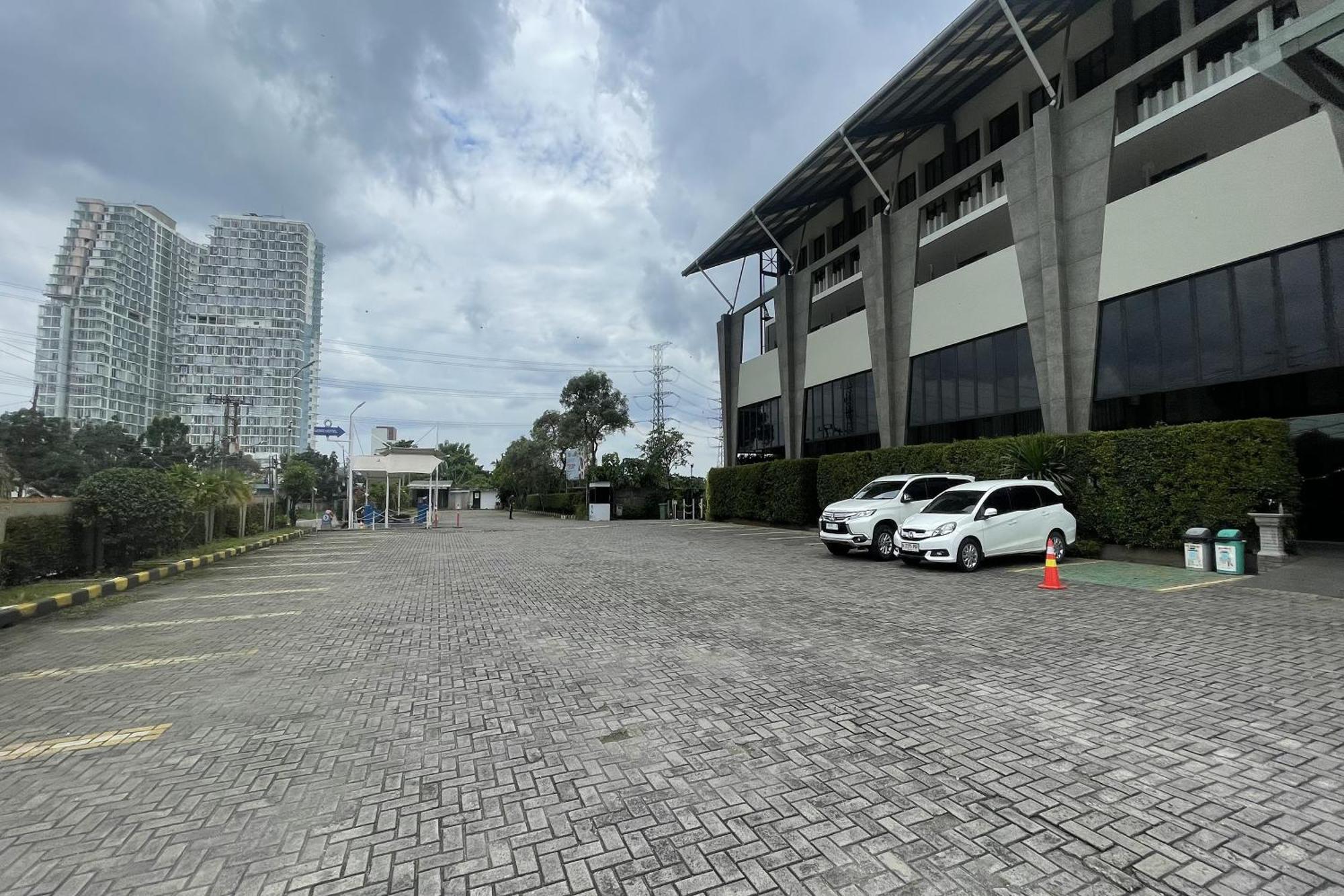 Lemo Hotel Serpong Тангеранг Экстерьер фото